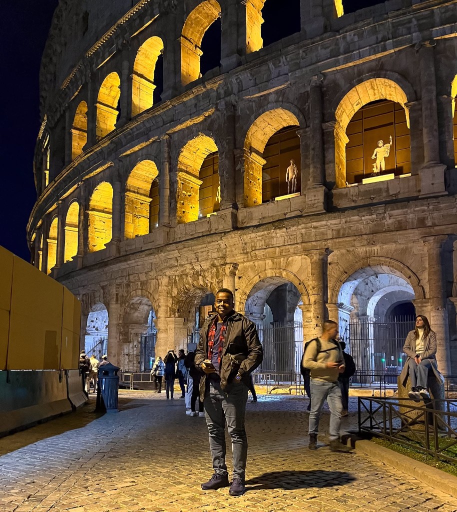 Mohamed Abdullahi Khalif oo jooga Colosseum-ka, Rome, Talyaaniga, 23 Nofembar 2024.