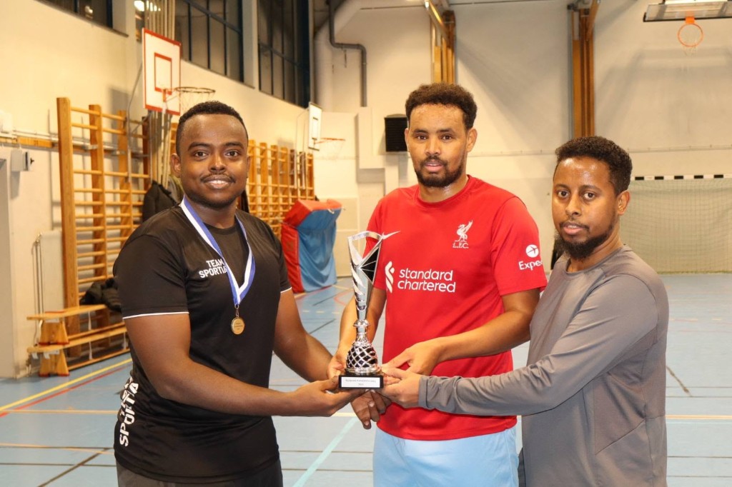 Mohamed Abdullahi Khalif oo xubno ka tirsan bulshada Soomaaliyeed la jooga kadib ciyaar kubbadda cagta oo saaxiibtinimo ah oo ka dhacday Eskilstuna, Iswiidhan, 9 Diseembar 2024.